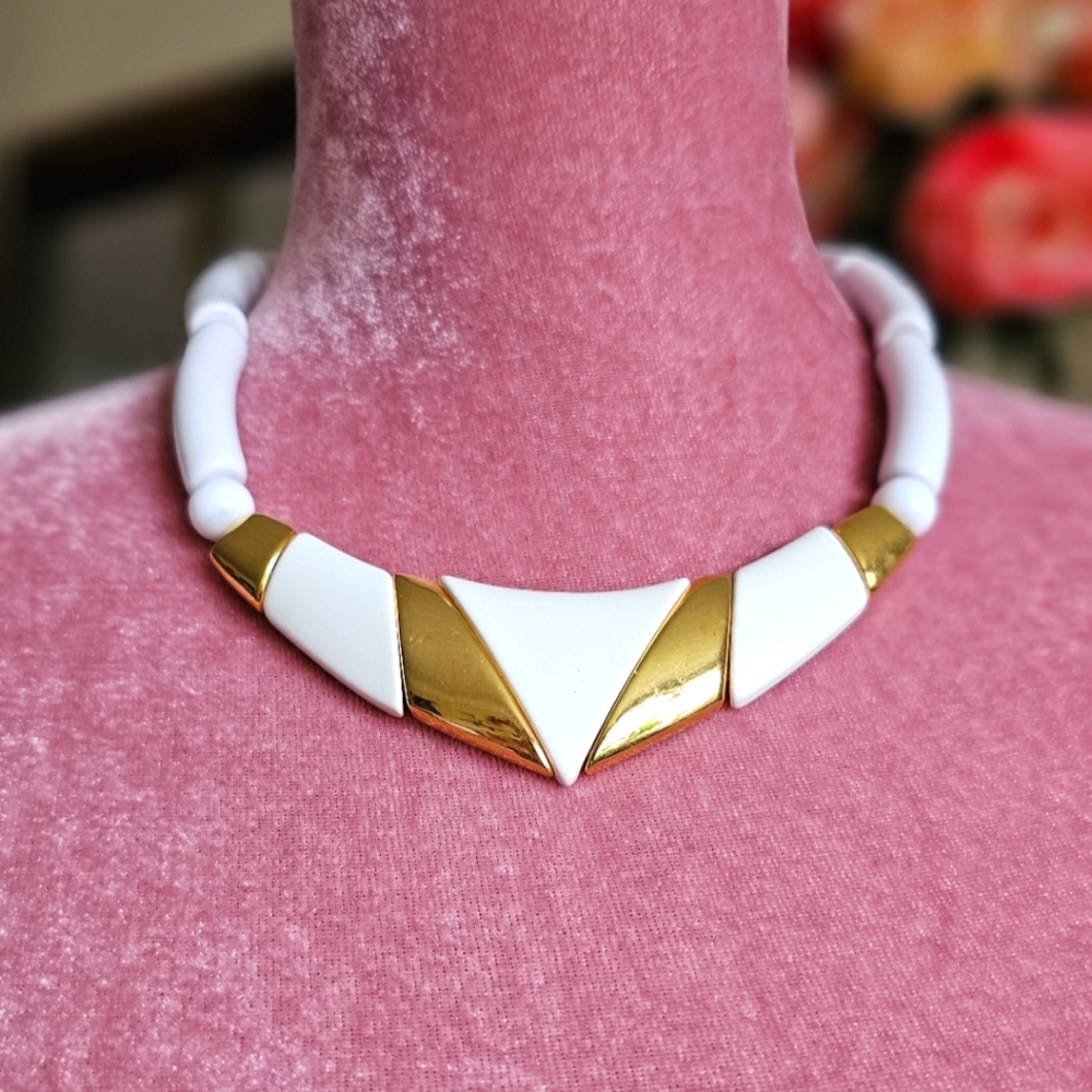 Signed Napier vintage necklace. 1980's vintage necklace. Collar necklace.